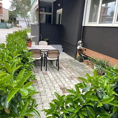 Diell Complex , Qerret מלון